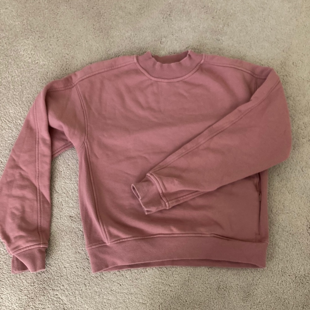 lululemon sweatshirt! breathable and warm